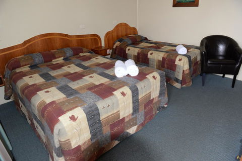 Ardeanal Motel - Pubs and Clubs 21
