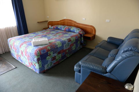 Ardeanal Motel - Pubs and Clubs 31