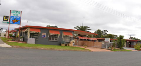 Ardeanal Motel - Pubs and Clubs 4