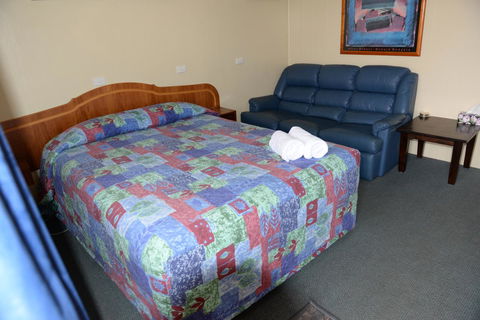 Ardeanal Motel - Pubs and Clubs 28