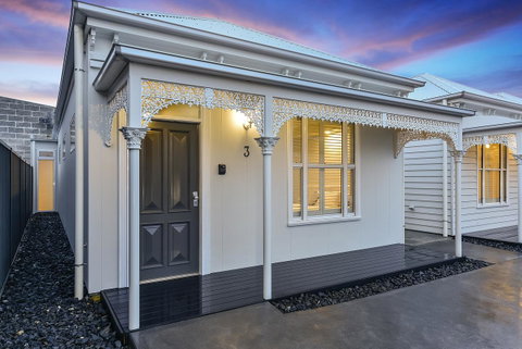 Aloha Central Luxury Apartments - Pubs and Clubs 2