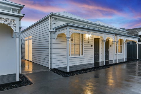 Aloha Central Luxury Apartments - Pubs and Clubs 21