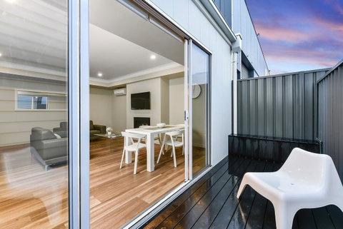 Aloha Central Luxury Apartments - Pubs and Clubs 25