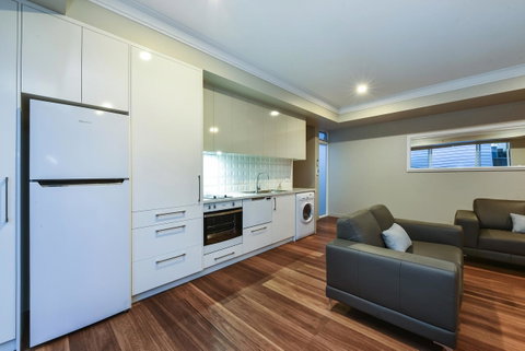 Aloha Central Luxury Apartments - Pubs and Clubs 29