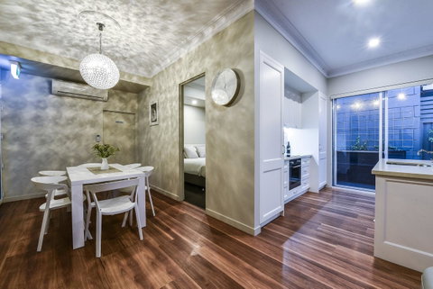 Aloha Central Luxury Apartments - Pubs and Clubs 15