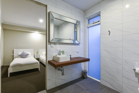 Aloha Central Luxury Apartments - Pubs and Clubs 26