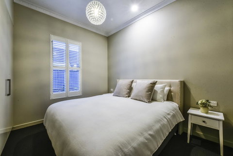 Aloha Central Luxury Apartments - Pubs and Clubs 4