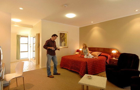 McLaren Vale Motel & Apartments - Go Out 18