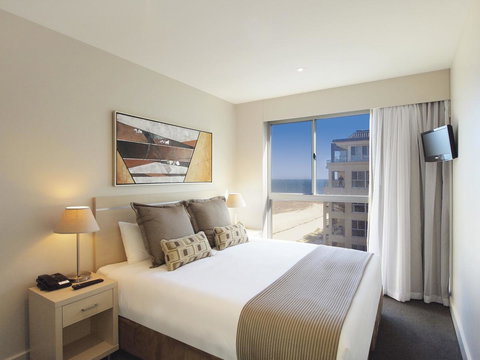 Oaks Glenelg Plaza Pier Suites - Pubs and Clubs 2