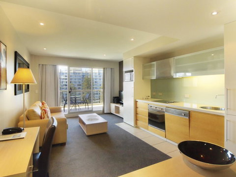 Oaks Glenelg Plaza Pier Suites - Pubs and Clubs 6