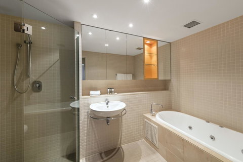 Oaks Glenelg Plaza Pier Suites - Pubs and Clubs 3