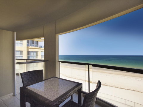 Oaks Glenelg Plaza Pier Suites - Pubs and Clubs 4