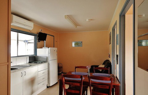 Baudin Beach Apartments - Go Out 12