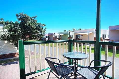 Discovery Parks - Adelaide Beachfront - Pubs and Clubs 15