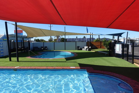 Discovery Parks - Adelaide Beachfront - Pubs and Clubs 0