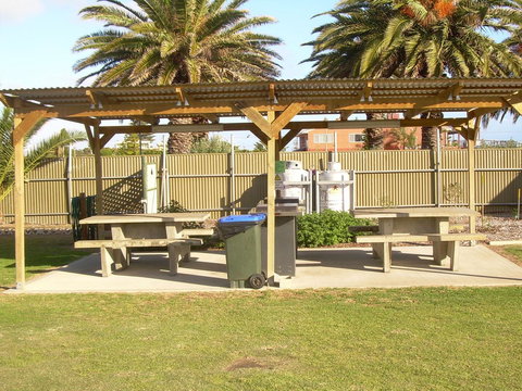 Discovery Parks - Adelaide Beachfront - Pubs and Clubs 35
