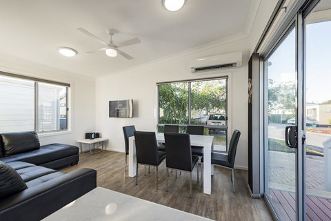 Discovery Parks - Adelaide Beachfront - Pubs and Clubs 3