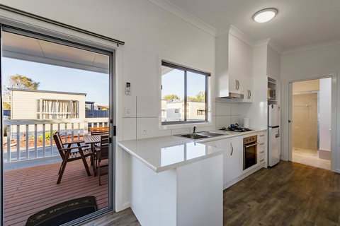 Discovery Parks - Adelaide Beachfront - Pubs and Clubs 4