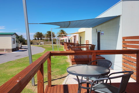Discovery Parks - Adelaide Beachfront - Pubs and Clubs 36