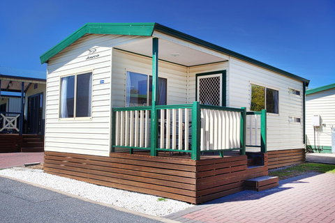 Discovery Parks - Adelaide Beachfront - Pubs and Clubs 9