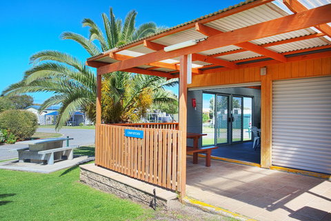 Discovery Parks - Adelaide Beachfront - Pubs and Clubs 32