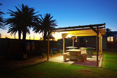 Discovery Parks - Adelaide Beachfront - Pubs and Clubs 24