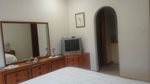 Gaerwood B&B - Pubs and Clubs 6