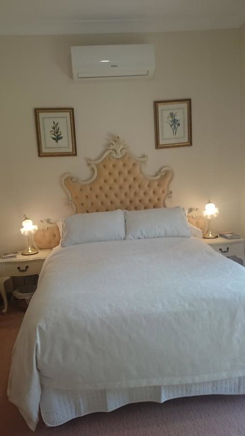 Gaerwood B&B - Pubs and Clubs 9