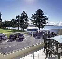 Tasman Beachside Apartments - Pubs and Clubs