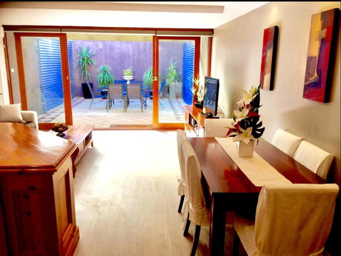 Superb Townhouse In North Adelaide - Go Out 9