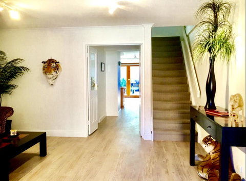 Superb Townhouse In North Adelaide - Go Out 11