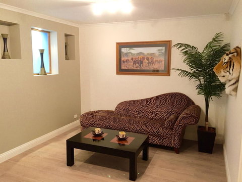 Superb Townhouse In North Adelaide - Go Out 18