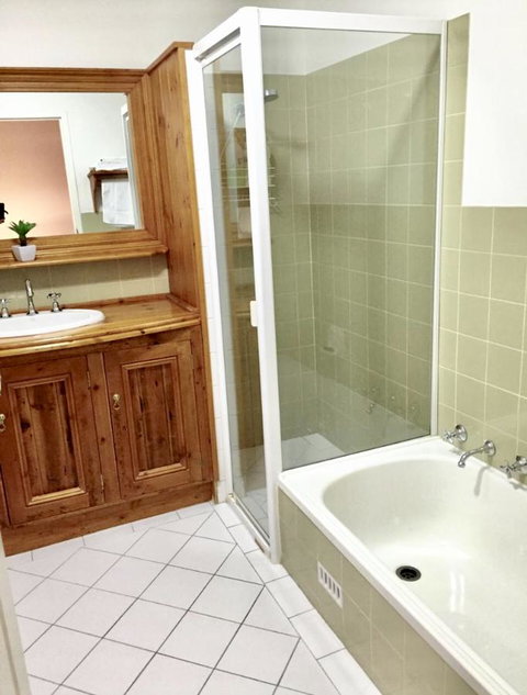 Superb Townhouse In North Adelaide - Go Out 12