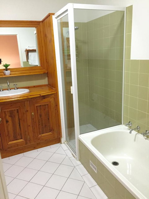 Superb Townhouse In North Adelaide - Go Out 22