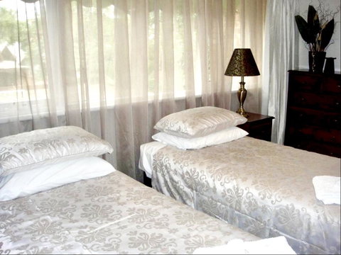 Superb Townhouse In North Adelaide - Go Out 7