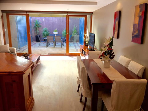 Superb Townhouse In North Adelaide - Go Out 20