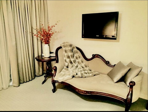 Superb Townhouse In North Adelaide - Go Out 6