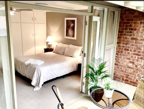 Superb Townhouse In North Adelaide - Go Out 3