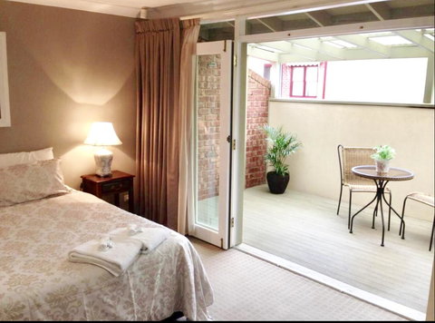 Superb Townhouse In North Adelaide - Go Out 4