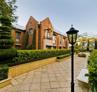 Majestic Old Lion Apartments - Go Out