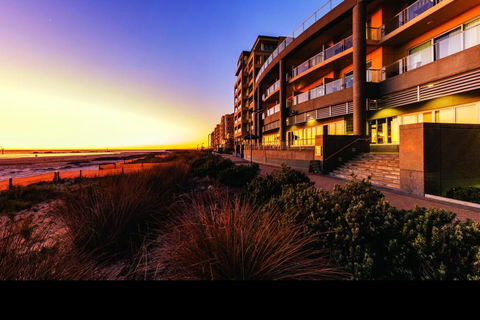 Glenelg Seaside Apartment - Pubs and Clubs 9