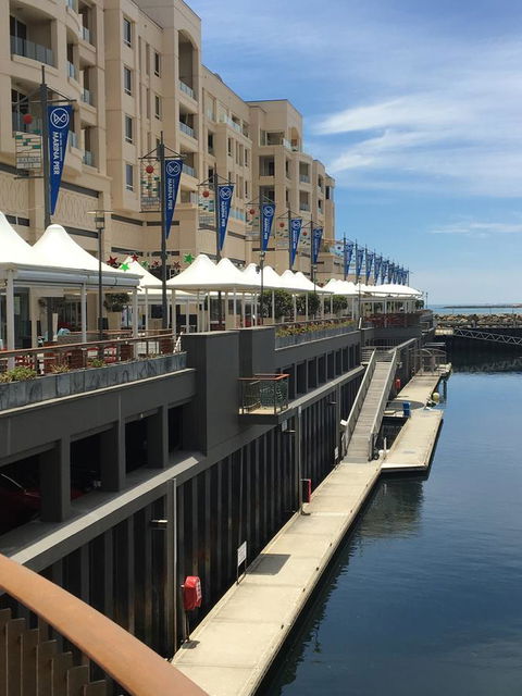 Glenelg Seaside Apartment - Pubs and Clubs 3
