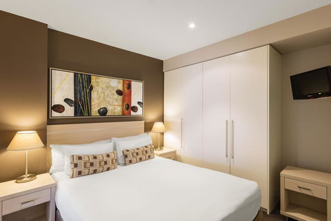 Glenelg Seaside Apartment - Pubs and Clubs 7