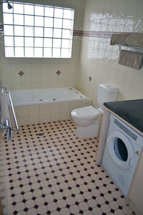 Arkana Motor Inn & Terrace Apartments - Pubs and Clubs 32