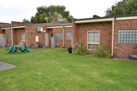 Arkana Motor Inn & Terrace Apartments - Pubs and Clubs 18