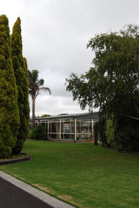 Arkana Motor Inn & Terrace Apartments - Pubs and Clubs 19