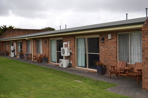 Arkana Motor Inn & Terrace Apartments - Pubs and Clubs 15