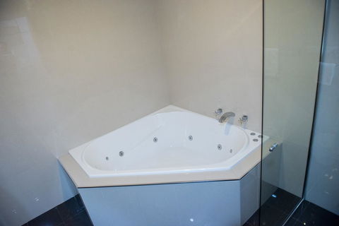 Arkana Motor Inn & Terrace Apartments - Pubs and Clubs 17