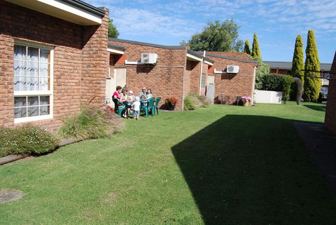 Arkana Motor Inn & Terrace Apartments - Pubs and Clubs 21