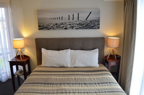 Arkana Motor Inn & Terrace Apartments - Pubs and Clubs 5